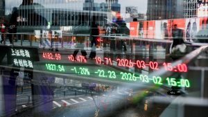 Облегнете се повече на пазарните връзки между Хонконг и континентален Китай, призовават делегатите от „две сесии“.